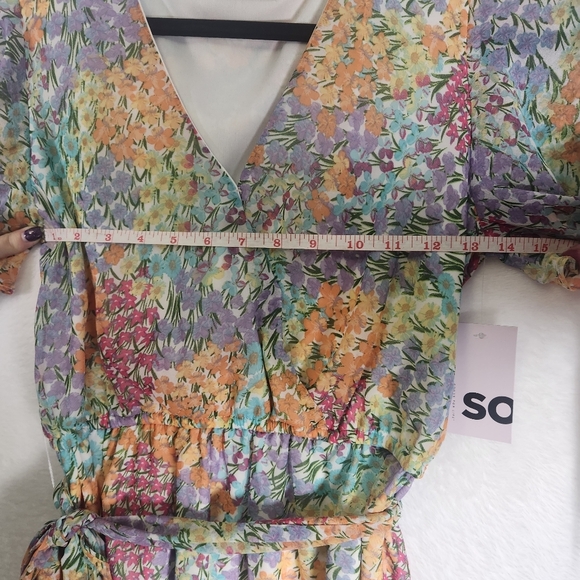 SO short sleeve V-neck floral spring top with flutter sleeves & peplum hem Small - Picture 6 of 7